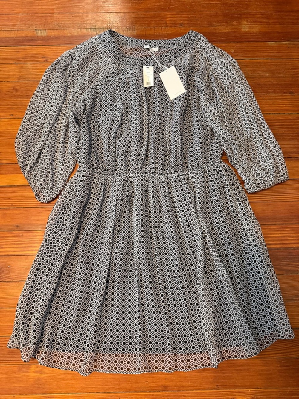 New with tags Joie Black and White Geometric 100% Silk Half Sleeve Dress Size XL